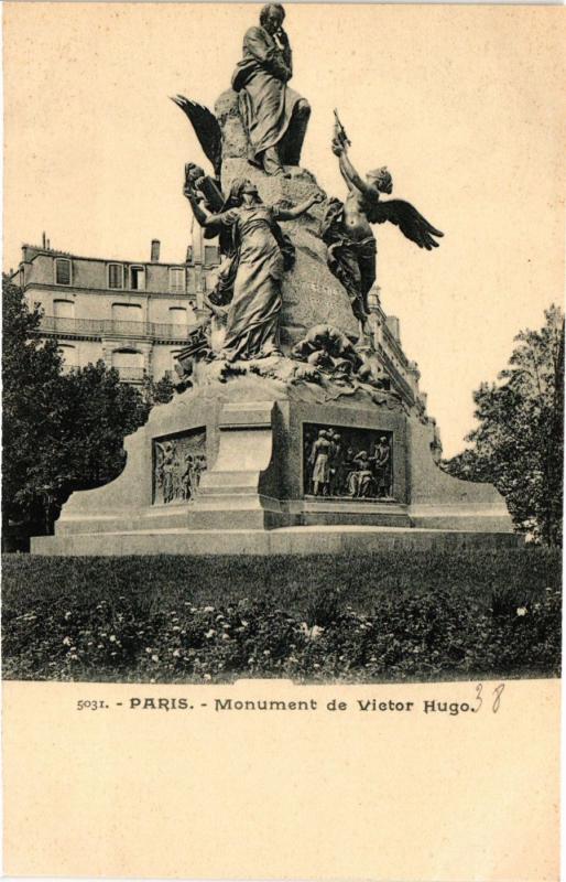 Carte postale ancienne Monument de Victor-Hugo à Paris 16e