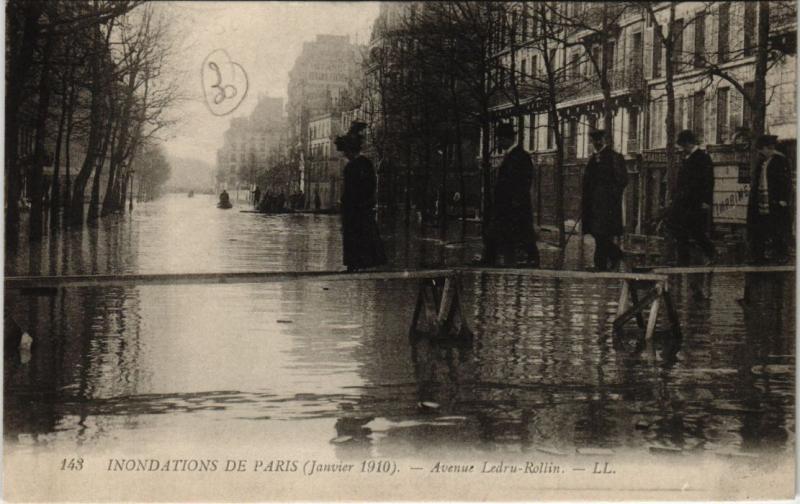 Carte postale ancienne Paris 11e - Avenue Ledru-Rollin - Ll.57 à Paris 11e