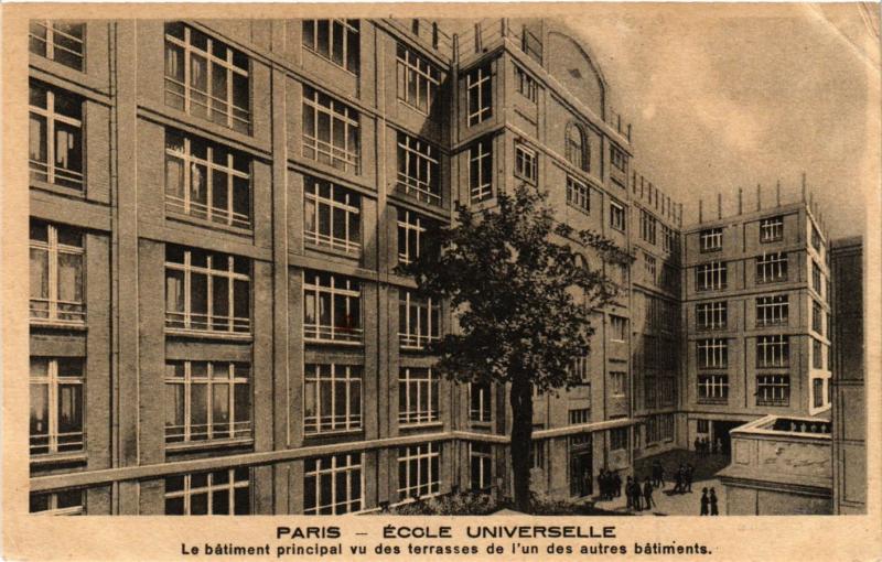 Carte postale ancienne Ecole Universelle - Le bâtiment principal vu des terrasses de l'un des autres bâtiments à Paris 16e