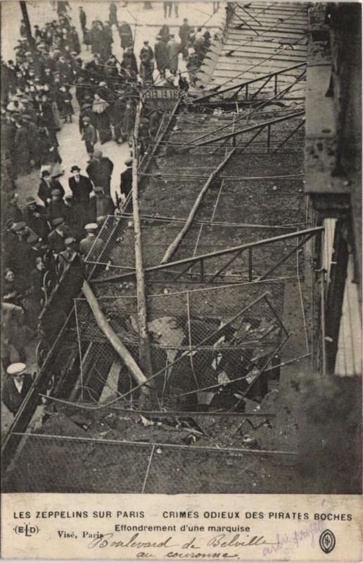 Carte postale ancienne Les Zeppelins Sur Paris Effondrement d'une marquise