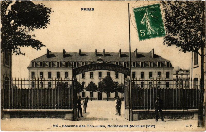 Carte postale ancienne Caserne des Tourelles - Boulevard Mortier à Paris 20e