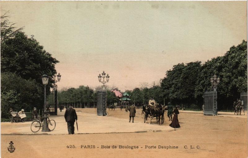 Carte postale ancienne Bois de Boulogne - Porte Dauphine à Paris 16e