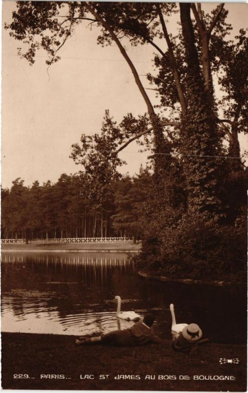 Carte postale ancienne Lac Saint James au Bois de Boulogne à Paris 16e