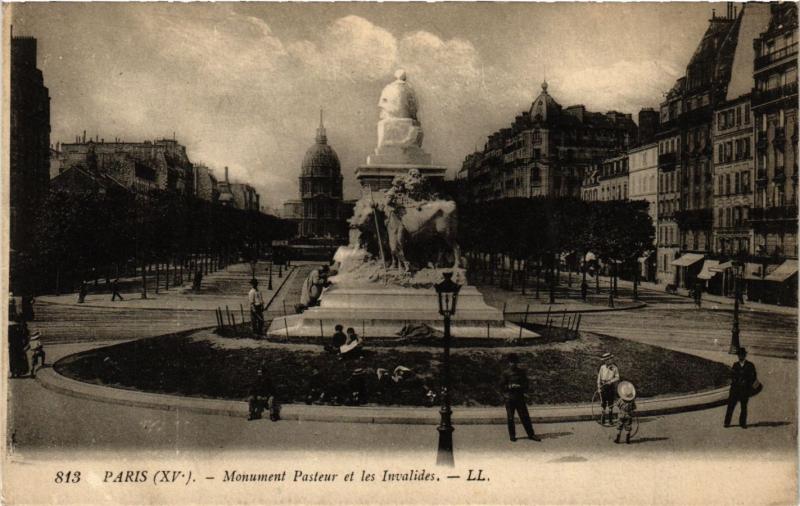 Carte postale ancienne Monument Pasteur et les Invalides à Paris 15e