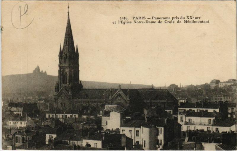 Carte postale ancienne Panorama pris du XXe arrondissement et l'Eglise Notre-Dame de Croix de Ménilmontant à Paris 20e