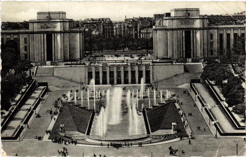 Carte postale ancienne Le Palais de Chaillot les grandes eaux à Paris 7e