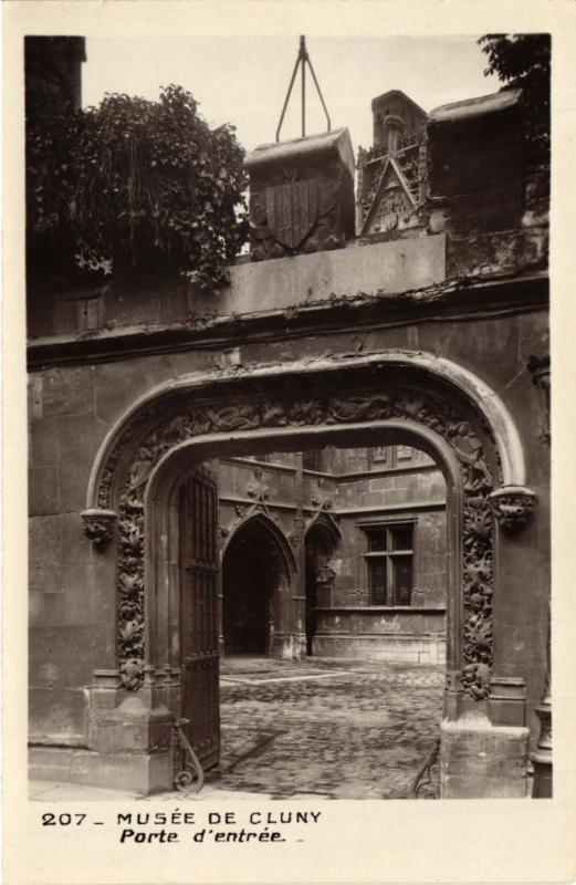 Carte postale ancienne Paris 5e-Musée de cluny-Porte d'Entrée à Paris 5e
