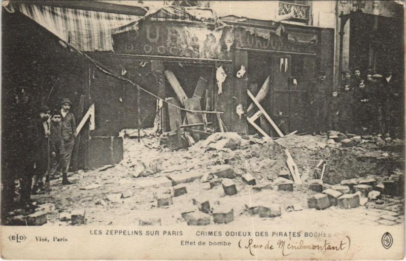 Carte postale ancienne Les Zeppelins Sur Paris Effet de bombe