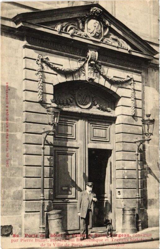 Carte postale ancienne Paris 3e - Porte de hotel de Pellet à Paris 3e