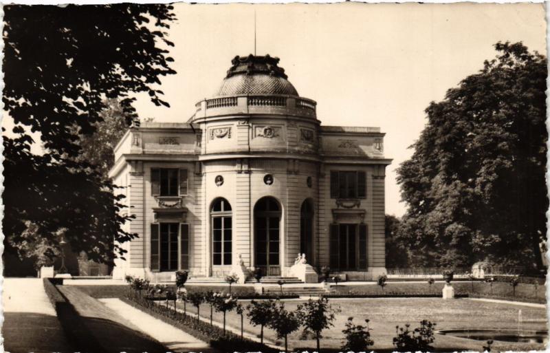 Carte postale ancienne Bagatelle - Le Château à Paris