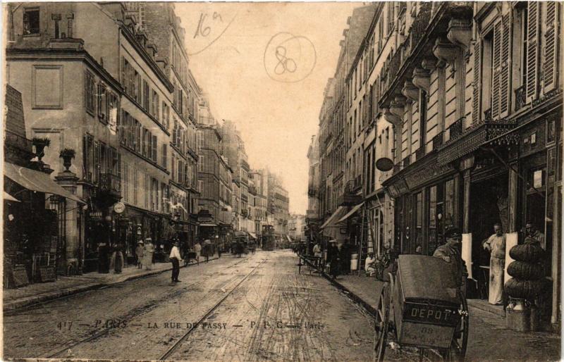 Carte postale ancienne La Rue de Passy à Paris 16e