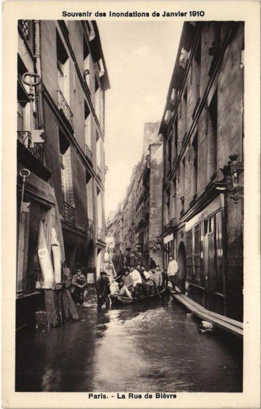 Carte postale ancienne Paris 5e - La Rue de Bièvre à Paris 5e