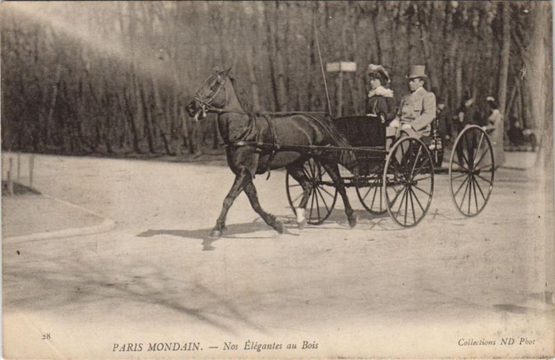 Carte postale ancienne Paris Mondain - Nos Elégantes au Bois à Paris 16e