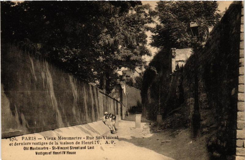 Carte postale ancienne Vieux Montmartre - Rue Saint-Vincent et derniers vestiges de la Maison de Henri IV à Paris 18e