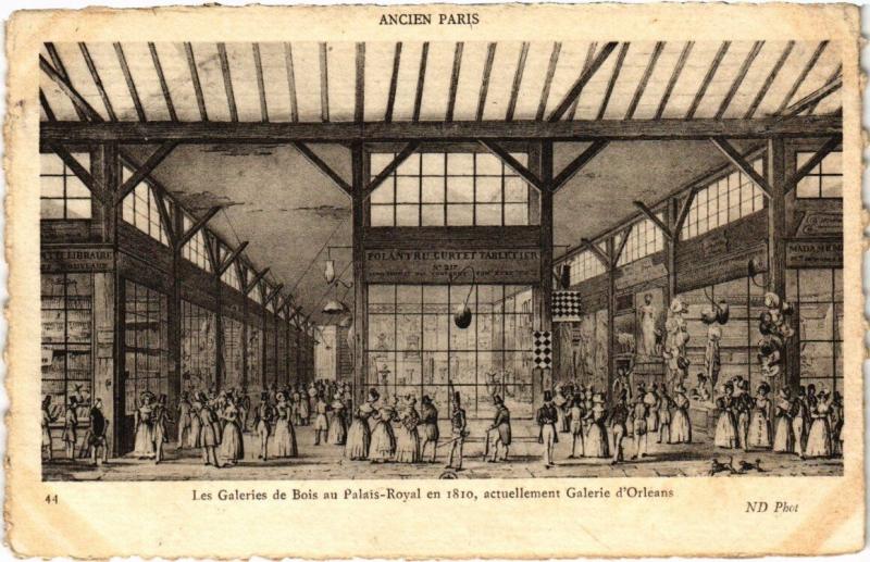 Carte postale ancienne Ancien Paris - Les Galeries de Bois au Palais-Royal à Paris 1er