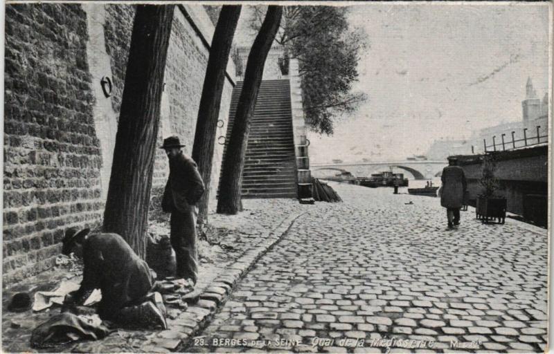 Carte postale ancienne Paris 1e - Berges de la Seine à Paris 1er
