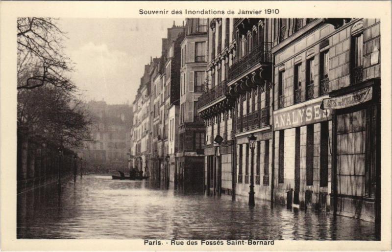 Carte postale ancienne Paris 11e - Rue des Fossés Saint-Bernard à Paris 11e