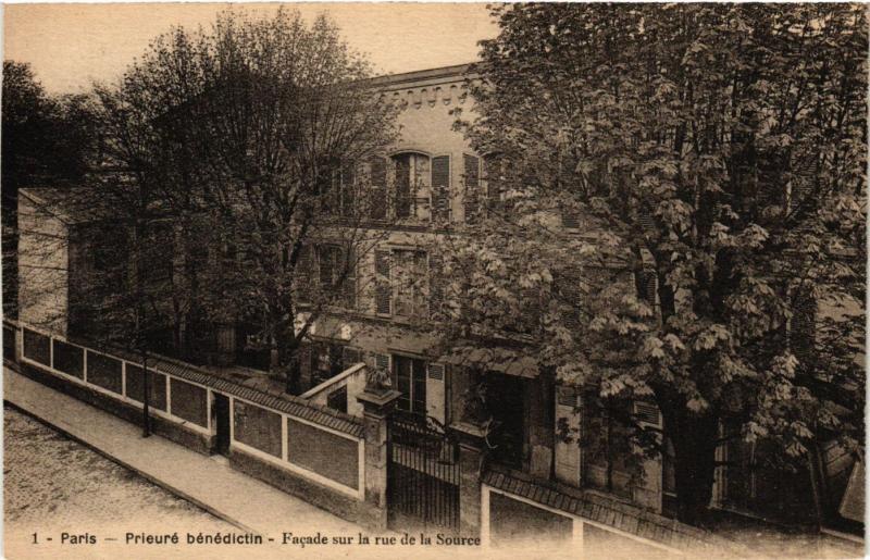 Carte postale ancienne Prieuré bénédictin - Façade sur la rue de la Source à Paris 16e