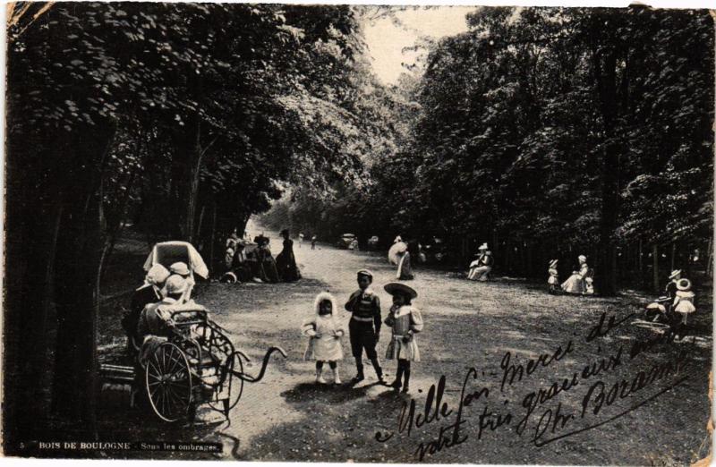 Carte postale ancienne Bois de Boulogne - Sous les ombrages à Paris 16e