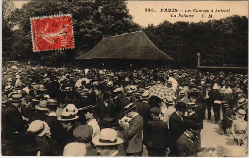 Carte postale ancienne Les Courses à Auteuil - La Pelouse à Paris 16e