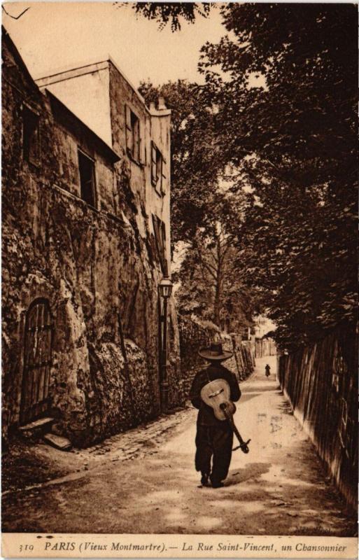 Carte postale ancienne Vieux Montmartre - La Rue Saint-Vincent - Un chansonnier à Paris 18e