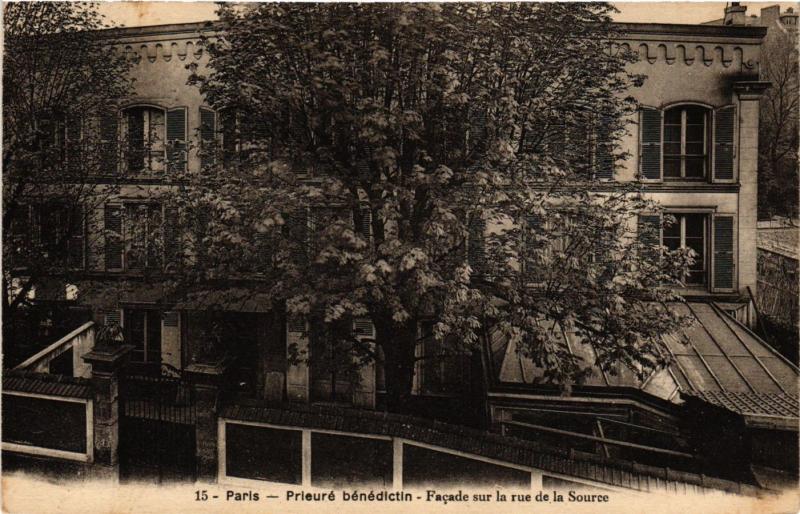 Carte postale ancienne Prieuré bénédictin - Façade sur la rue de la Source à Paris 16e