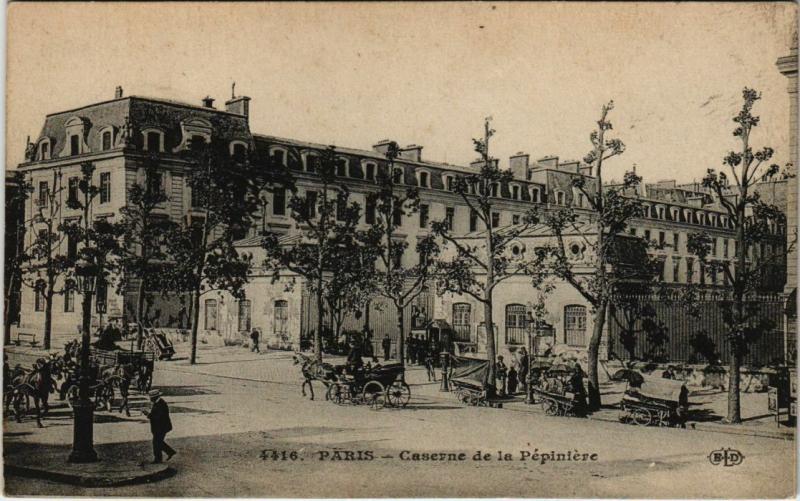Carte postale ancienne Paris 17e - Caserne de la Pépiniére à Paris 8e