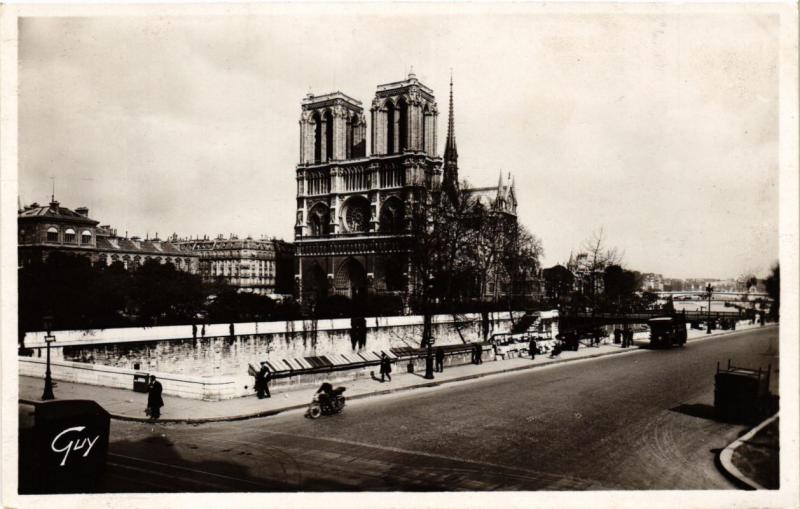 Carte postale ancienne Paris (1e) - Notre Dame de Paris à Paris 1er