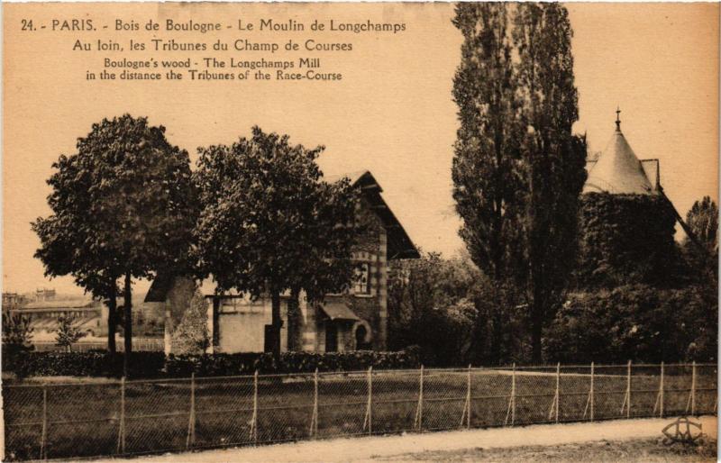 Carte postale ancienne Bois de Boulogne - Le Moulin de Longchamps - Au loin, les Tribunes du Champ de Courses à Paris 16e