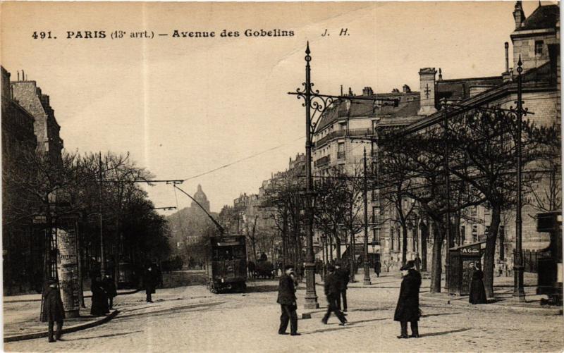 Carte postale ancienne Paris 13e Avenue des Gobelins à Paris 13e