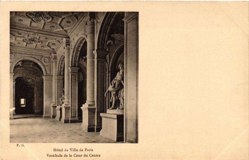 Carte postale ancienne Paris 4e Hotel de Ville-Vestibule de la Cour du Centre à Paris 4e