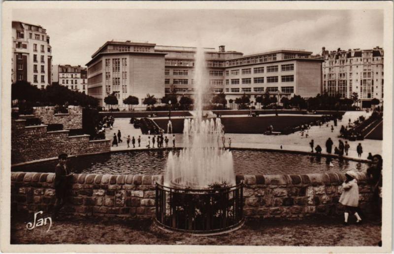 Carte postale ancienne Square Saint-Lambert à Paris 15e