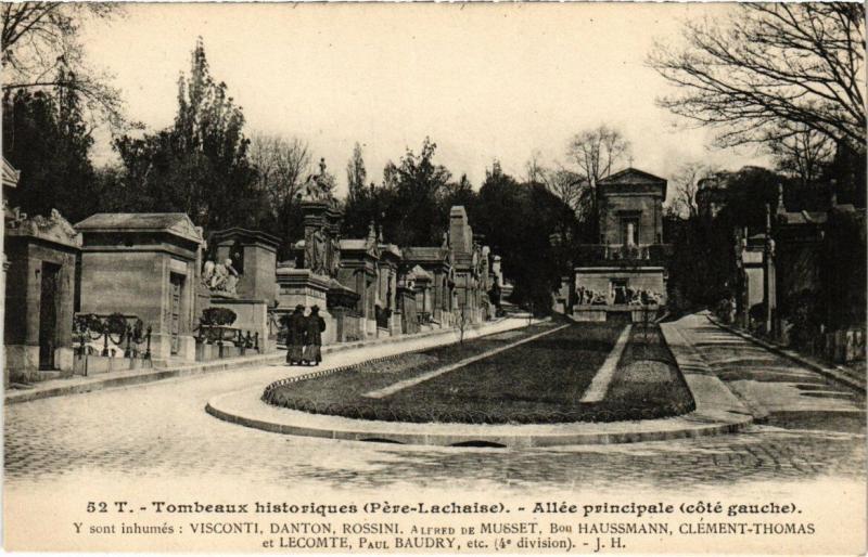 Carte postale ancienne Père-Lachaise - Allée principale à Paris 20e