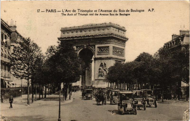 Carte postale ancienne L'Arc de Triomphe et l'Avenue du Bois de Boulogne à Paris 16e