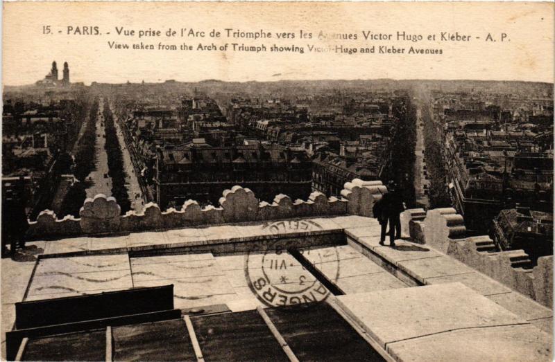 Carte postale ancienne Vue prise de l'Arc de Triomphe vers les Avenues Victor Hugo et Kleber à Paris 16e