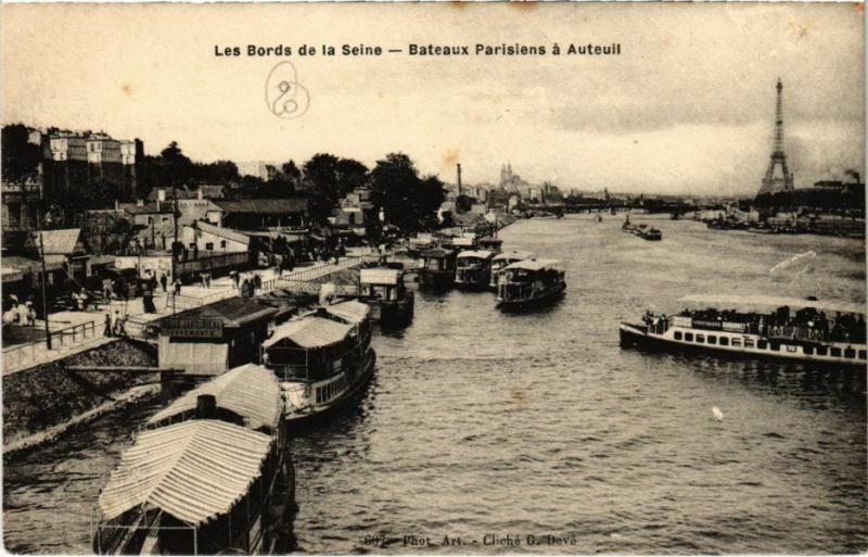 Carte postale ancienne Les Bords de la Seine - Bateaux Parisiens à Auteuil à Paris 16e