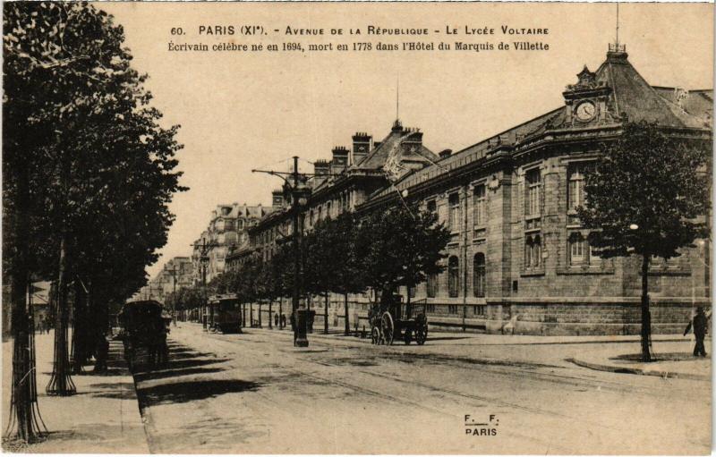 Carte postale ancienne Paris 11e - Avenue de la République - Le Lycée Voltaire à Paris 11e