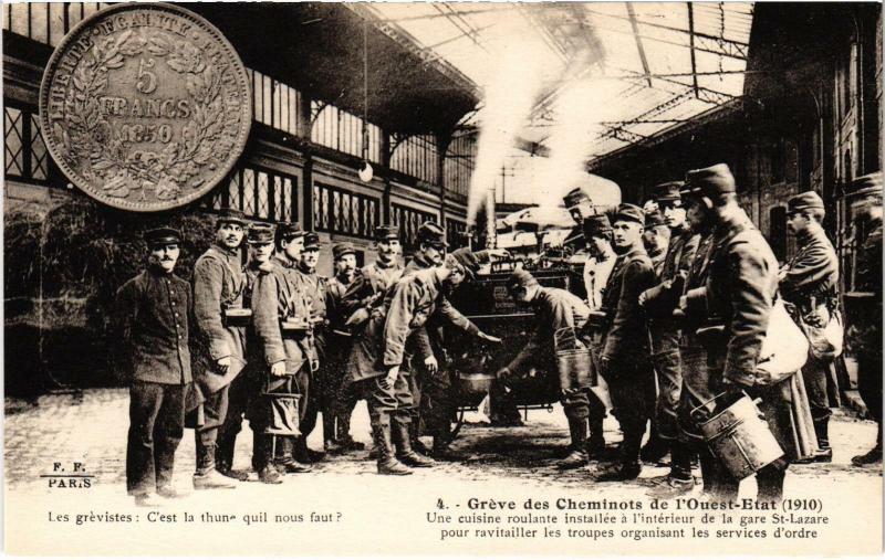 Carte postale ancienne Grève des Cheminots de l'Ouest-Etat - Cuisine roulante gare Saint-Lazare à Paris 8e