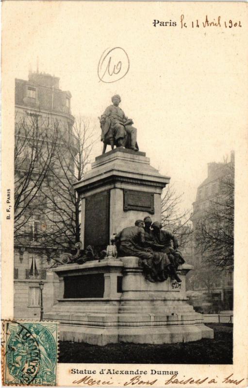 Carte postale ancienne Statue d'Alexandre Dumas à Paris 17e