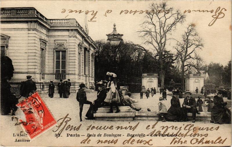 Carte postale ancienne Bois de Boulogne - Bagatelle - Les Terrasses à Paris