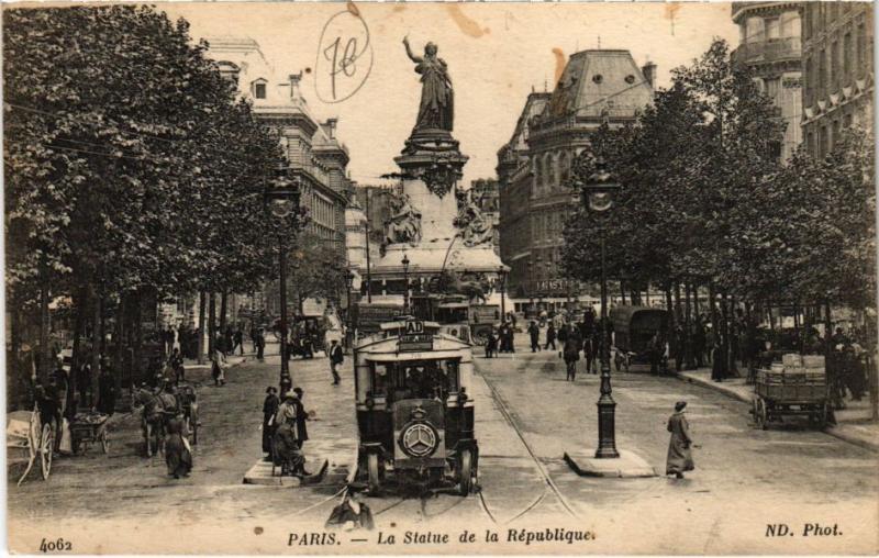 Carte postale ancienne Paris 3e - La Statue de la République à Paris 3e