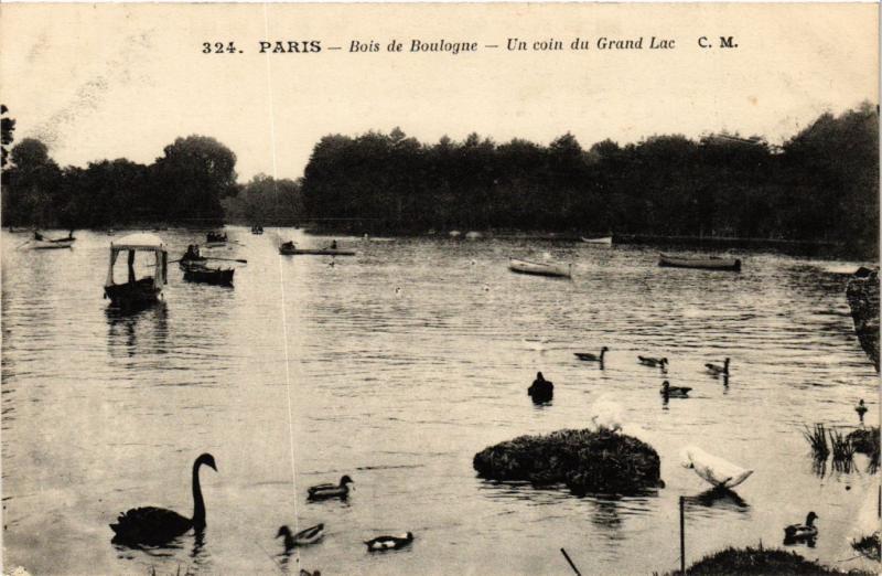 Carte postale ancienne Bois de Boulogne - Un coin du Grand Lac à Paris 16e