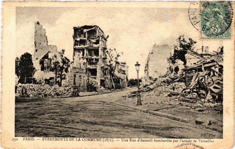 Carte postale ancienne Evènements de la Commune (1871) - Une Rue d'Auteuil bombardée par l'armée de Versailles à Paris 16e