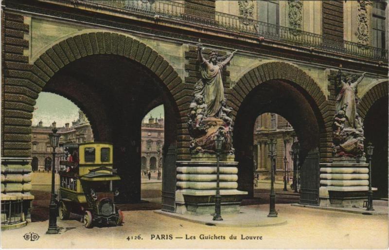 Carte postale ancienne Paris 1e Guichets du Louvre à Paris 1er