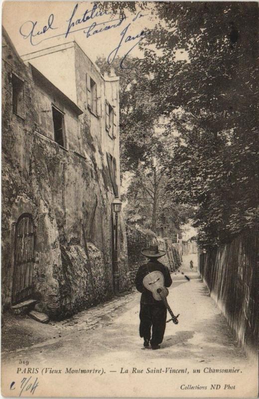 Carte postale ancienne Vieux Montmartre - La Rue Saint-Vincent - Un chansonnier à Paris 18e