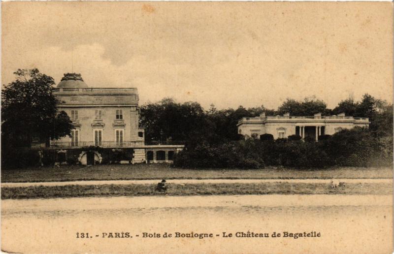 Carte postale ancienne Bois de Boulogne - Le Château de Bagatelle à Paris