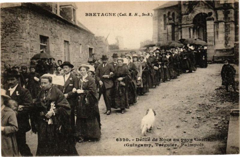 Carte postale ancienne Guingamp-Bretagne-Défilé de Noce au pays Goelle à Guingamp