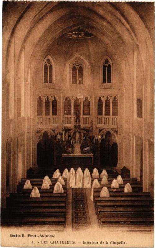 Carte postale ancienne Les Chatelets - Intérieur de la Chapelle
