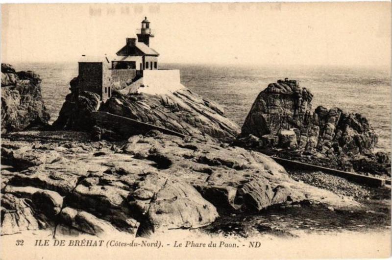 Carte postale ancienne Ile de Brehat - La Phare du Paon à Île-de-Bréhat