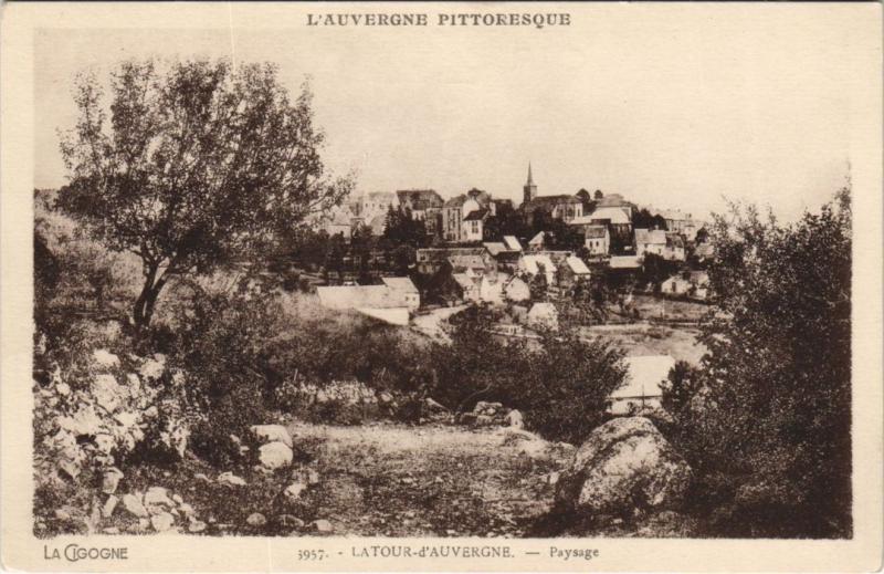 Carte postale ancienne La Tour-d'Auvergne Paysage à La Tour-d'Auvergne